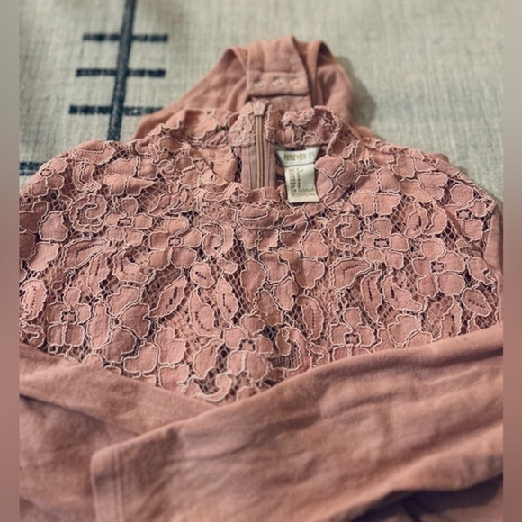 Forever 21 pink lace long sleeve bodysuit, size Small - Picture 9 of 10